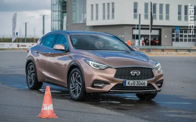 Infiniti Q30 - 2016