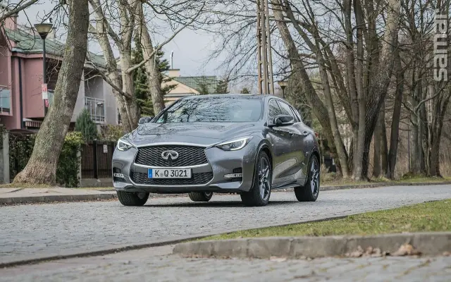 Infiniti Q30 - 2016