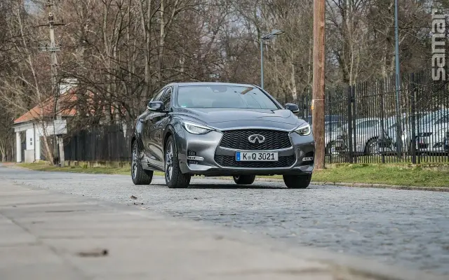 Infiniti Q30 - 2016