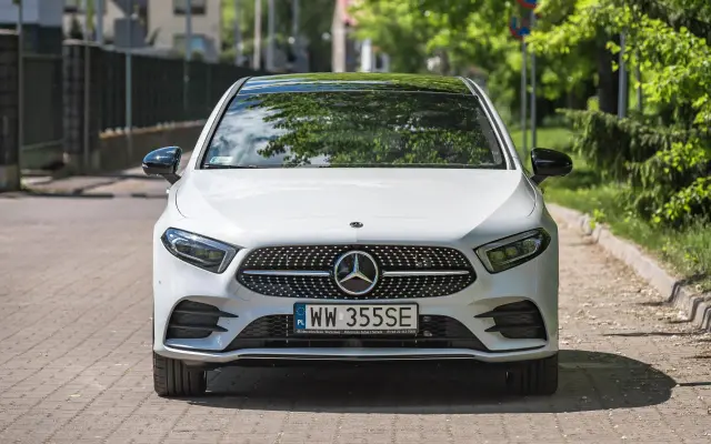 Mercedes A250e: kompaktowa hybryda