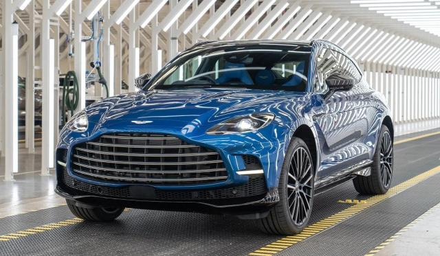 Pierwszy Aston Martin DBX707 (2022) wyprodukowany!