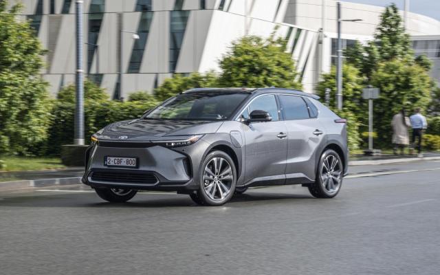 Toyota planuje obniżyć produkcję elektryków 