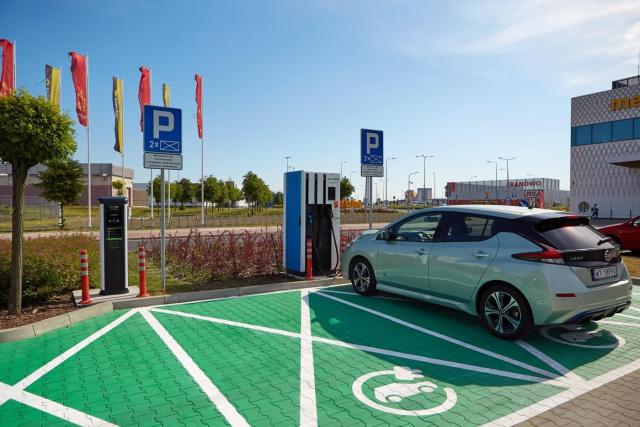 Od 1 kwietnia wyższe ceny ładowania samochodów elektrycznych - to nie Prima Aprilis