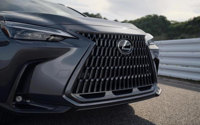 Lexus NX z usterką mocowania amortyzatora