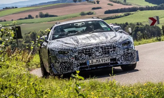 Nowy Mercedes SL nabiera kształtów