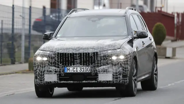 Nowe BMW X7 na zdjęciach szpiegowskich