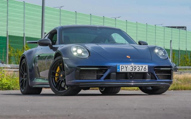 Porsche 911 Carrera 4 GTS – niebezpiecznie kusi osiągami