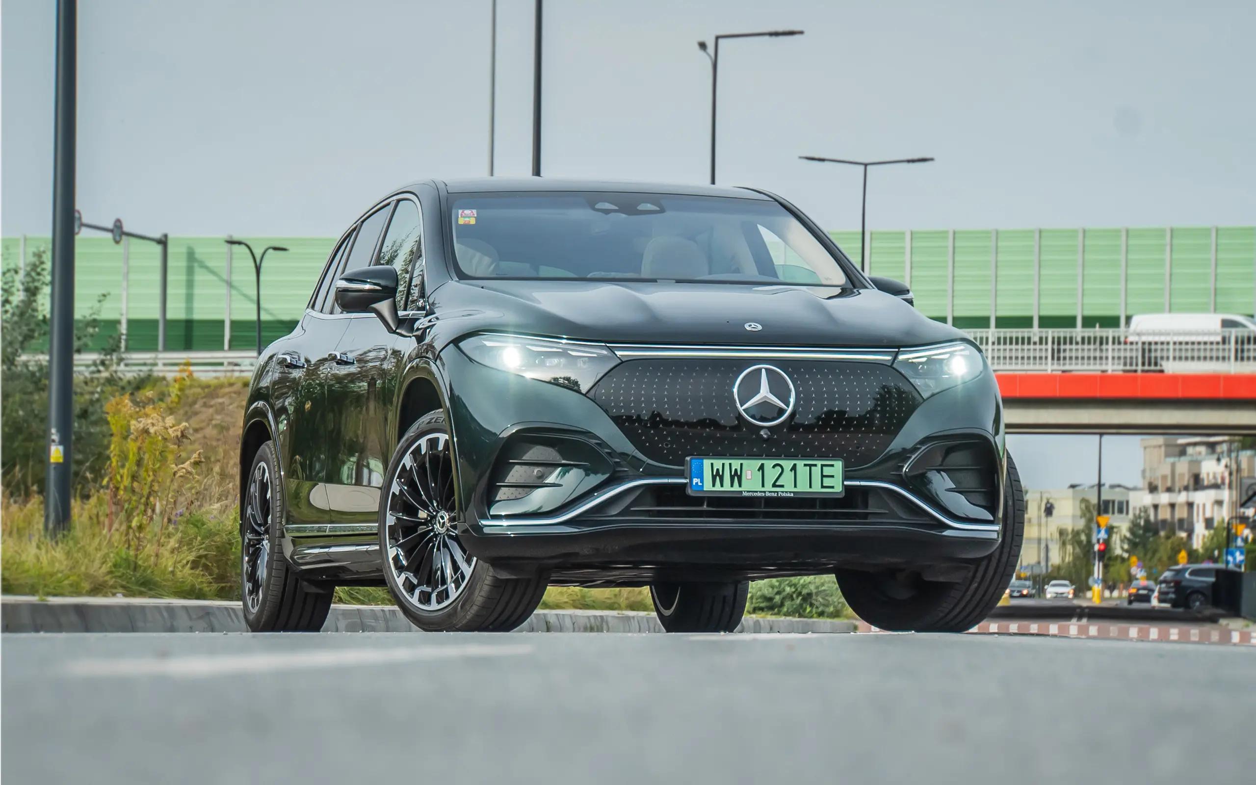 Mercedes EQS SUV - bezemisyjny salon na kółkach