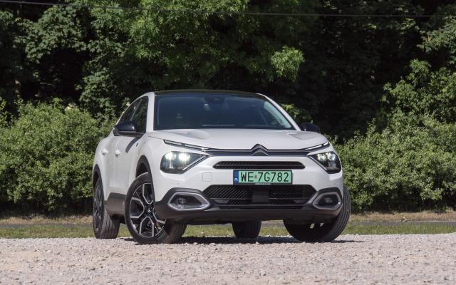 Citroen e-C4 X (2022) – podniesiony sedan czy crossover coupe?