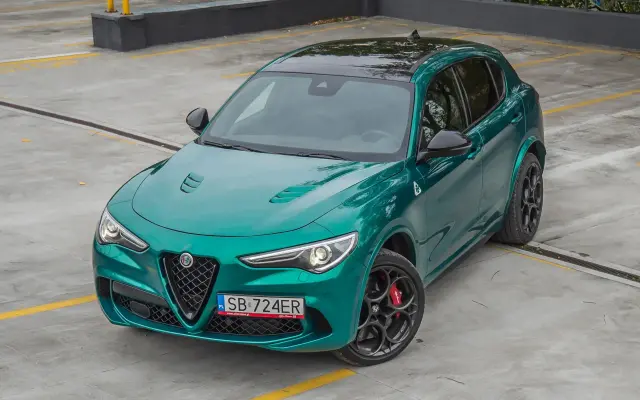 Alfa Romeo Stelvio Quadrifoglio (2023)