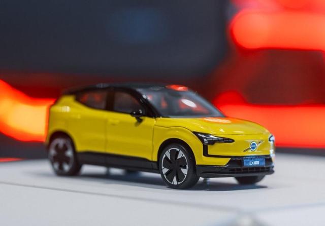 Volvo coraz śmielej elektryfikuje gamę swych modeli