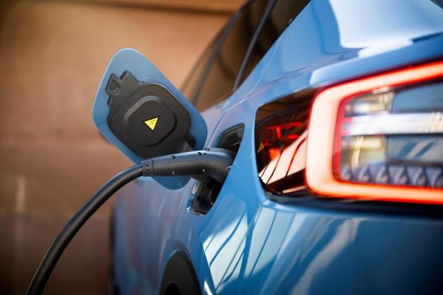 Najlepszy samochód elektryczny 2022 roku według Car And Driver
