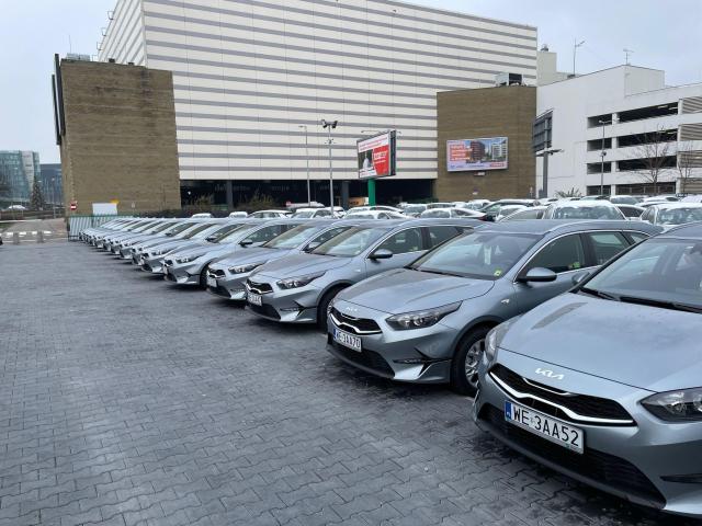 Arval dostarczy Biedronce 239 aut