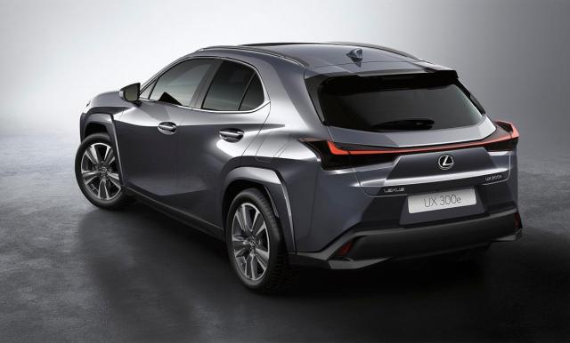 Lexus UX 300e zajedzie dużo dalej