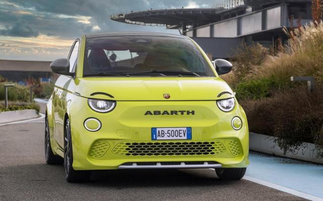 Nowy Abarth 500e (2023) – pierwszy elektryk spod znaku skorpiona