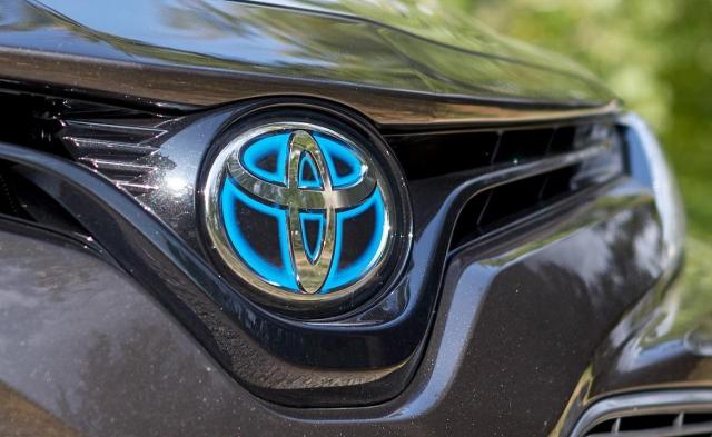 Toyota RAV4 z usterką oprogramowania hybrydy