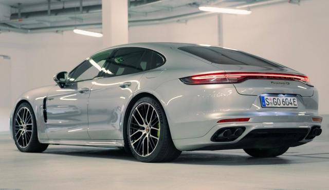 Duża akcja naprawcza Porsche Panamery