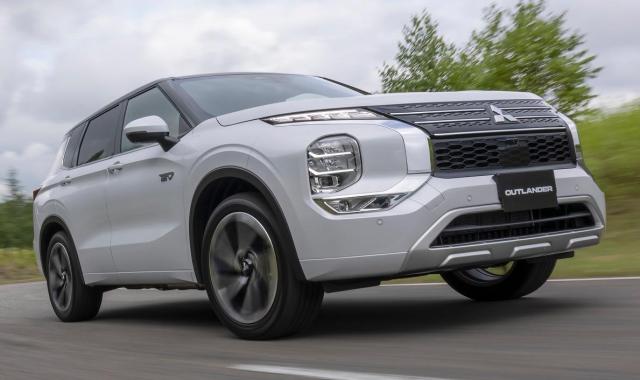 Mitsubishi chwali się wzrostem