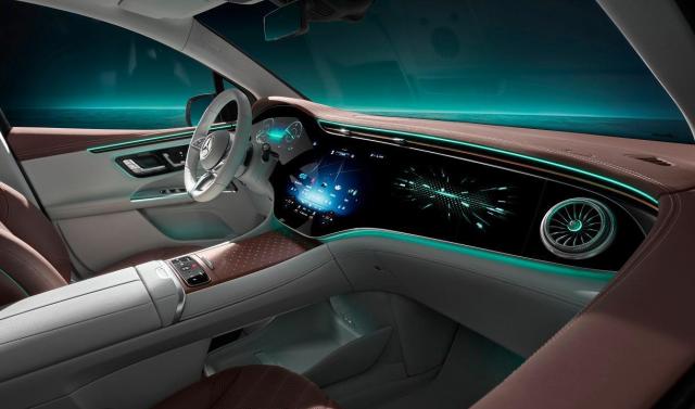 Nowy Mercedes EQE SUV (2022) zaprasza do środka!