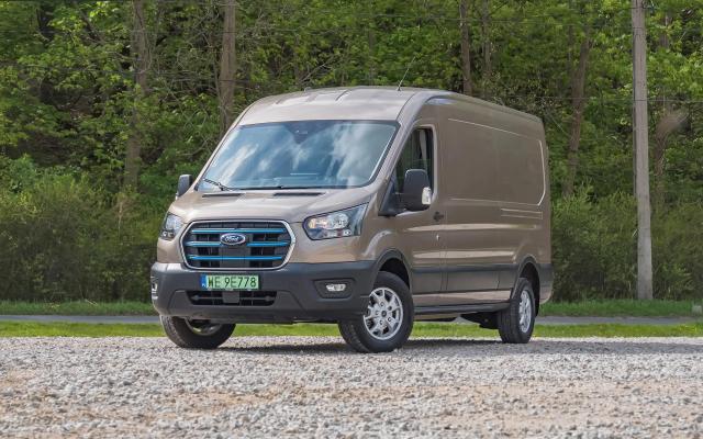 Ford E-Transit Van 350 – dużo przewiezie i nie emituje