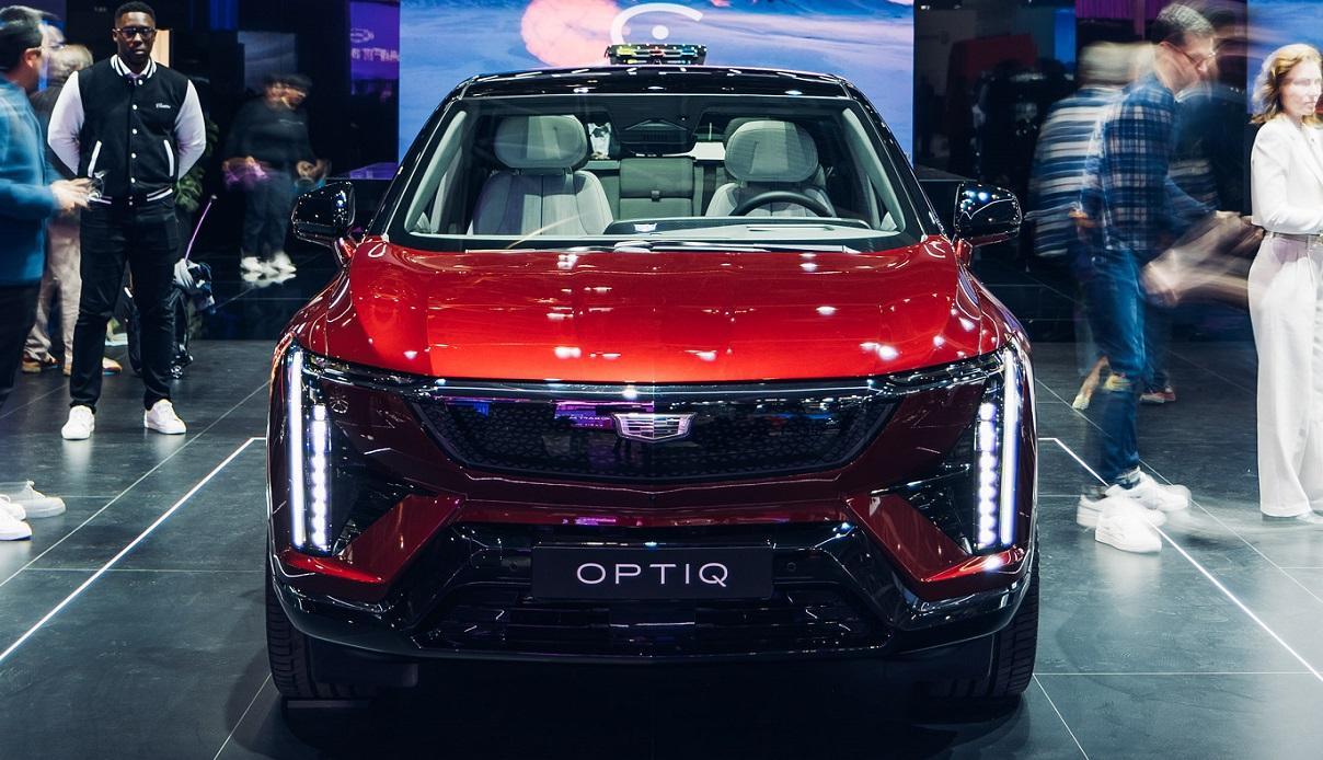 Nowy Cadillac Optiq na paryskim wybiegu