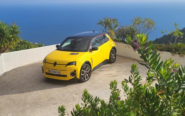 Nowe Renault 5 E-Tech 2024 - kultowy maluch powrócił jako elektryk