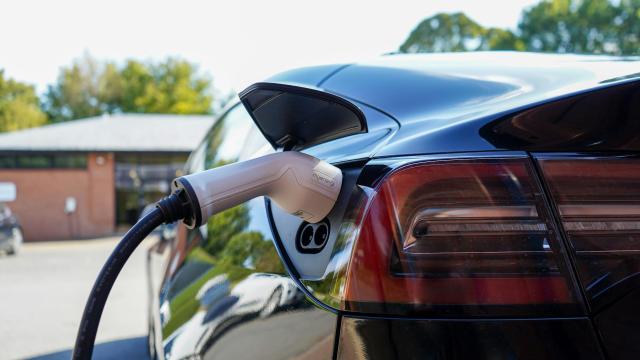 Tani leasing na elektryki może pomóc trzem milionom gospodarstw domowych