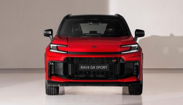 Nowa Toyota RAV4 zaprezentowana. Co się zmieniło?