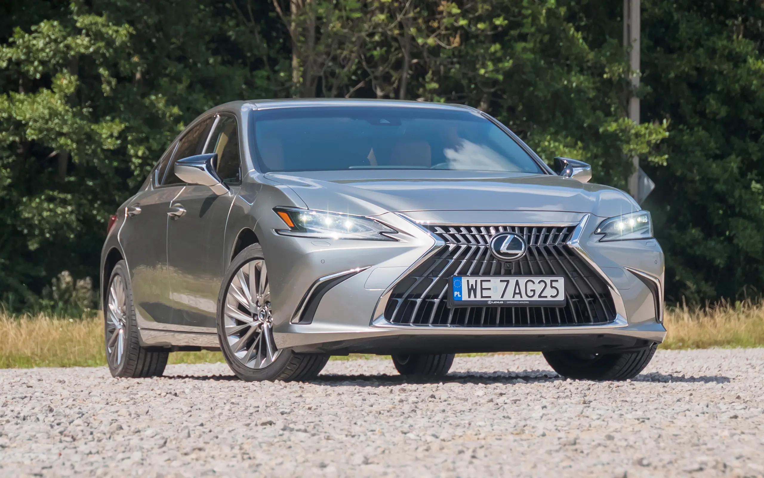 Lexus ES 300h – idealny na każdą okazję